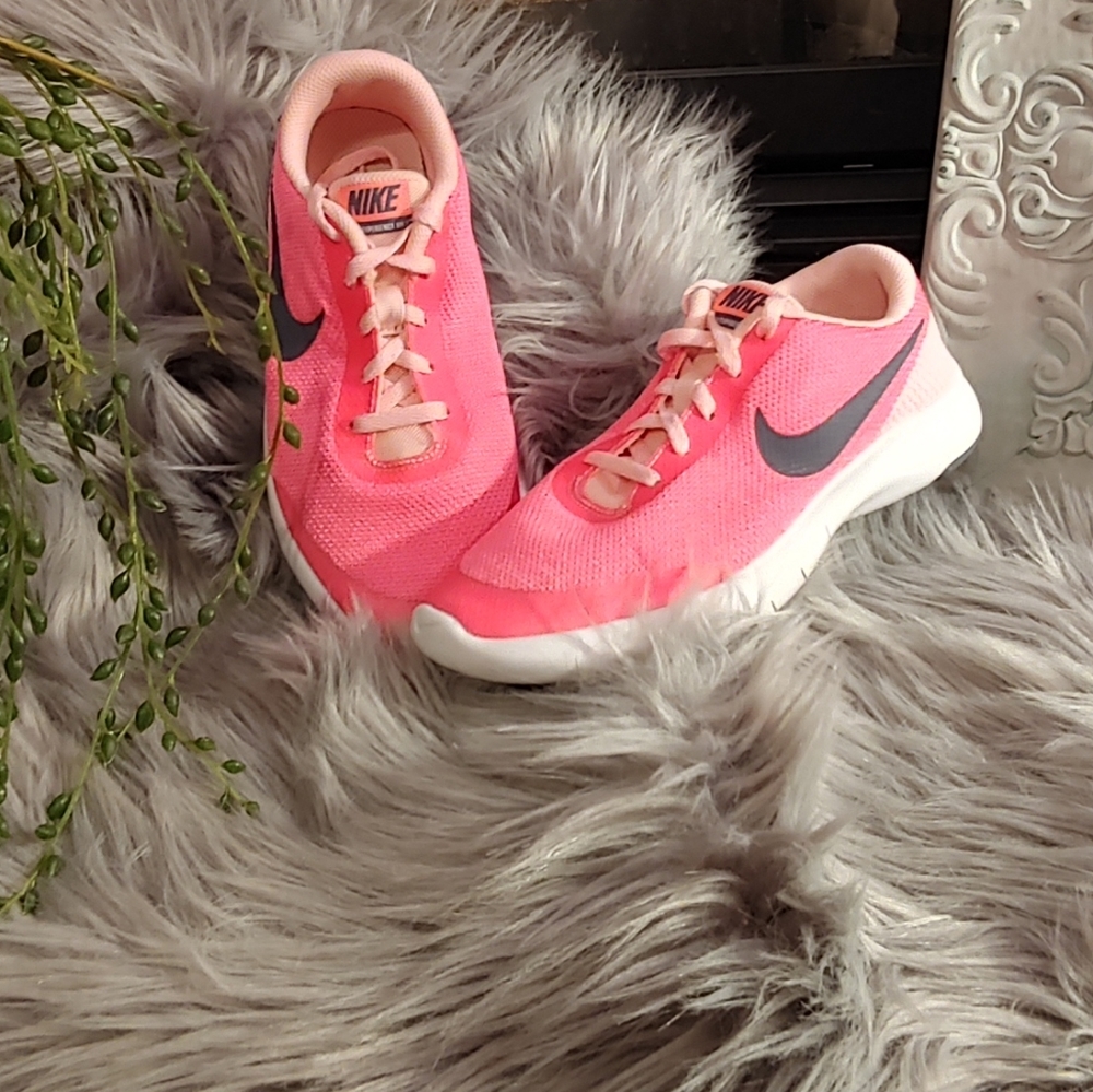 Nike girls athletic shoes